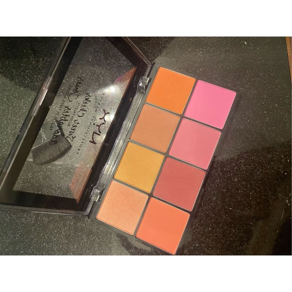 Bundle of makeup products - Picture 9 of 16